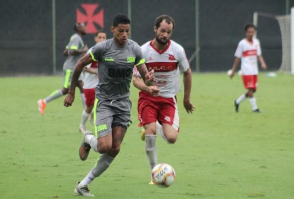 Marrony disputa lance em jogo-treino do Vasco.(Imagem:Carlos Gregório Jr/Vasco)