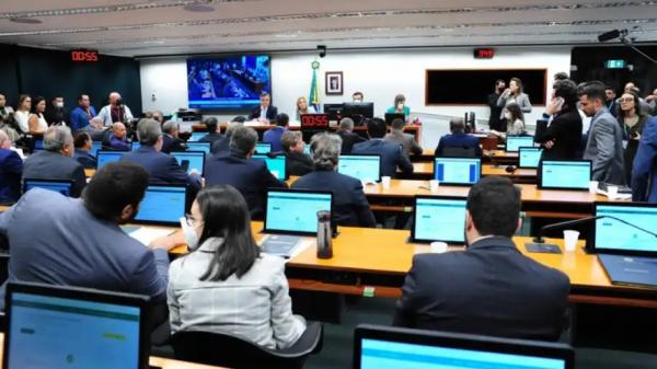 A derrota do governo Jair Bolsonaro nesta quinta-feira (7) na Câmara dos Deputados, quando não conseguiu votar a proposta de emenda à Constituição que amplia benefícios sociais, to(Imagem:Reprodução)