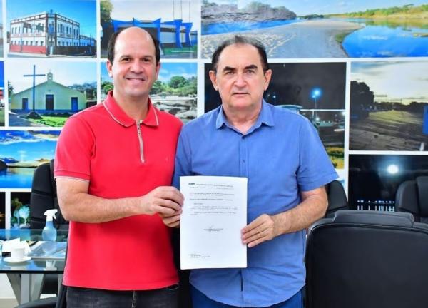 Márcio Veras, diretor do FUNPF e Antônio Reis, prefeito de Floriano.(Imagem:Reprodução/Instagram)