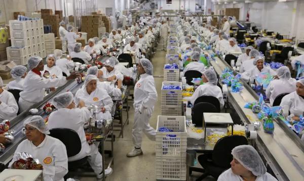 Pressão de trabalhadores nas ruas e redes sociais deu força à proposta.(Imagem:Reuters/Paulo Whitaker/Direitos Reservados)
