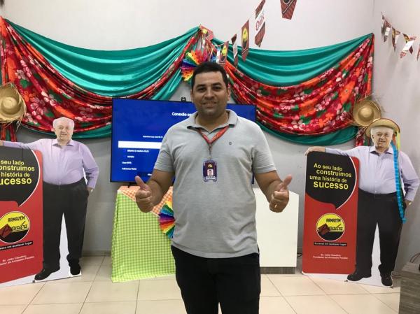 Biserra, chefe do setor de móveis e eletrodomésticos do Armazém Paraíba.(Imagem:FlorianoNews)