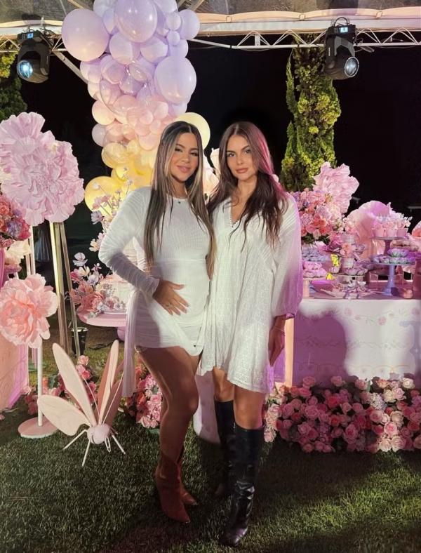 Paula Caroline Campos e Amanda Kimberlly (que estaria grávida de Neymar)(Imagem:Reprodução/Instagram)