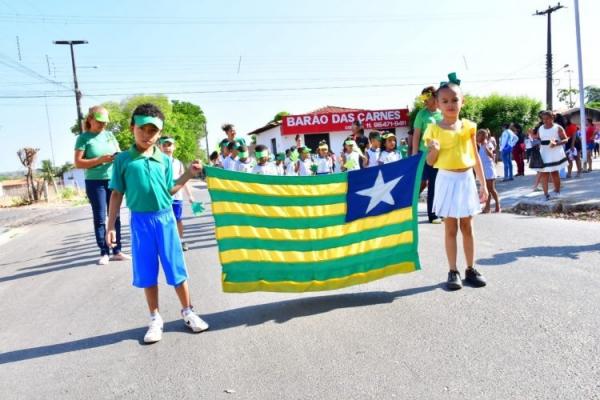 Escolas Municipais de Floriano antecipam o desfile de 7 de setembro.(Imagem:Secom)