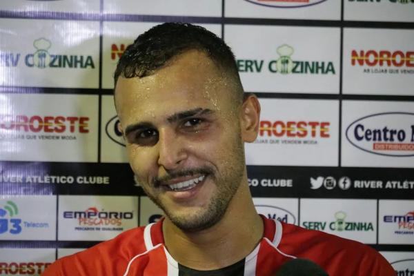 Iago, volante do River-PI.(Imagem:Pablo Cavalcante / ge)