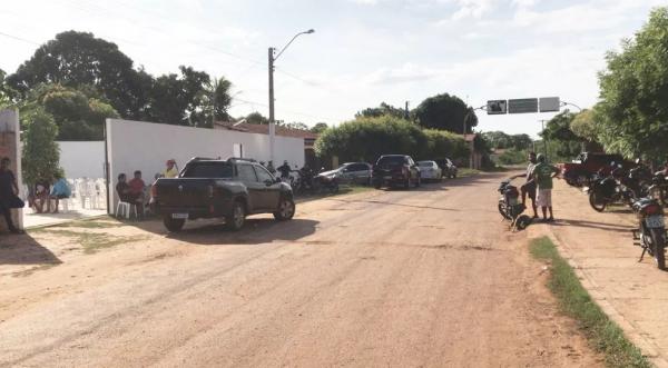 Velório do prefeito no bairro Arassá.(Imagem:Tiago Mendes/TV Clube)