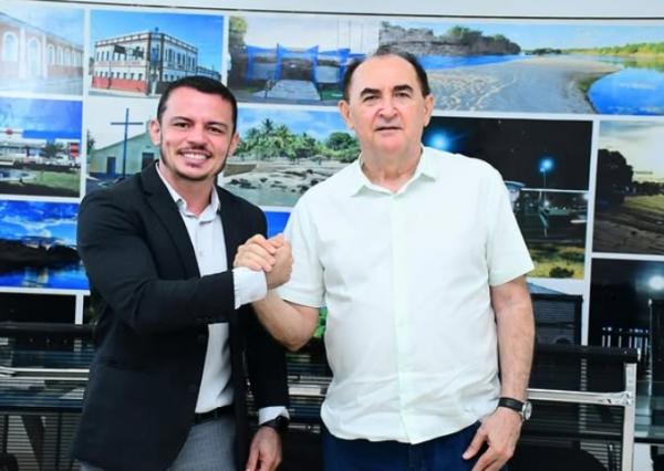 Prefeito Ant&ocirc;nio Reis anuncia L&eacute;o Carlos como novo secret&aacute;rio de Comunica&ccedil;&atilde;o de Floriano.(Imagem:Reprodu&ccedil;&atilde;o/Instagram)