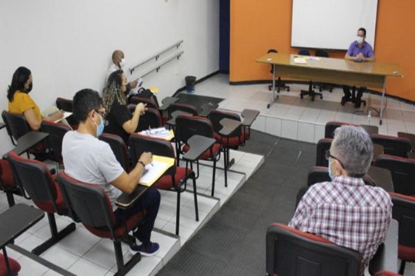 Comissão do concurso da Semec conversa sobre elaboração do cronograma(Imagem:Divulgação)