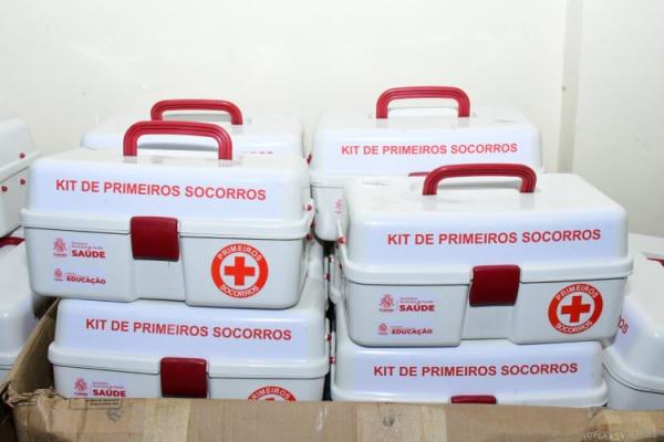  Prefeitura de Floriano entrega kits de primeiros socorros &agrave;s escolas da rede municipal(Imagem:Secom)