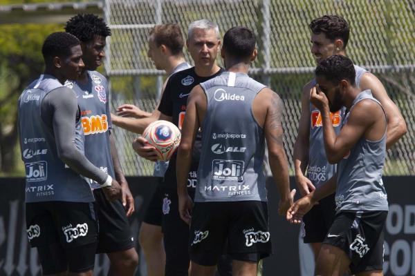 Corinthians chega a três meses de salários atrasados e corre risco de perder jogadores de graça(Imagem:Reprodução)