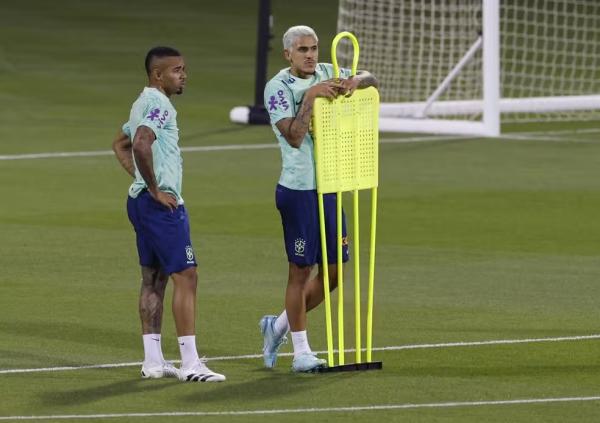 Pedro e Gabriel Jesus em treinamento do Brasil, seleção brasileira.(Imagem: REUTERS/Amanda Perobelli)