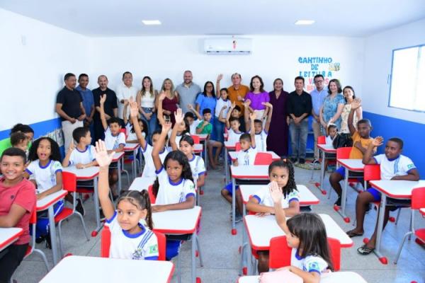 Prefeitura entrega escola completamente reformada à comunidade Exu nos 128 anos de Floriano(Imagem:Secom)