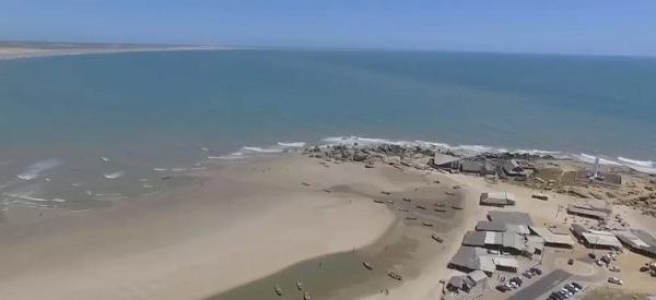  Moradores e comerciantes da praia Pedra do Sal no PI sofrem há 8 anos com abastecimento irregular de água.(Imagem:Reprodução )