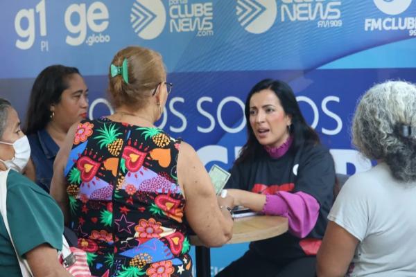 Mulheres fazem atendimento jurídico durante ação realizada pela TV Clube em Teresina(Imagem:Isabela Leal)