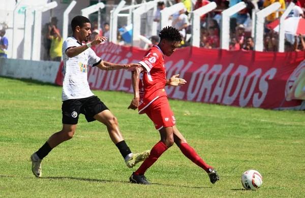  4 de Julho e Corisabbá empataram em 0 a 0 em Piripiri no primeiro turno do Campeonato Piauiense.(Imagem: Sávio Ryan/4 de Julho )