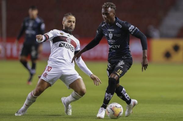 Diego durante o jogo do Flamengo contra o Del Valle.(Imagem:Conmebol)