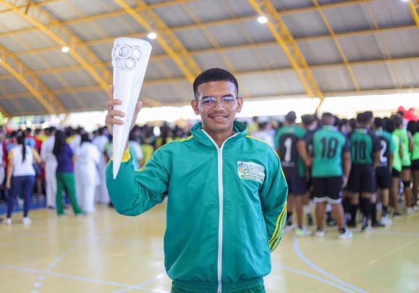 Cerim&ocirc;nia re&uacute;ne 24 escolas e cerca de 240 estudantes/atletas em celebra&ccedil;&atilde;o ao esporte e &agrave; integra&ccedil;&atilde;o escolar.(Imagem:Seduc/PI)