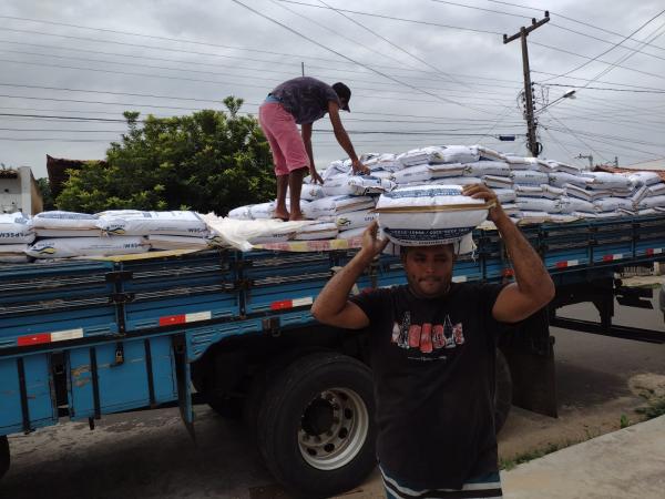 Sindicato dos Trabalhadores Rurais de Floriano recebem sementes para projeto 