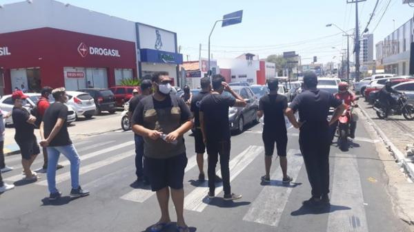 Artistas realizam protesto e interditam Avenida Frei Serafim em Teresina.(Imagem:Divulgação)