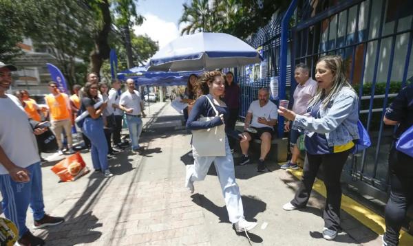 Estudantes no segundo dia de provas do ENEM na UNIP Vergueiro em São Paulo.(Imagem:Paulo Pinto/Agência Brasil)