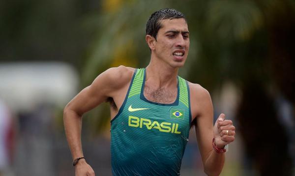 Caio Bonfim é vice-campeão do Race Walking Tour 2022.(Imagem:Reprodução Twitter/Time Brasil)