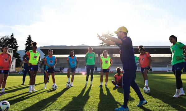 Arthur Elias comanda treino da seleção em Grenoble, antes de amistoso contra a França.(Imagem:Lívia Villas Boas/CBF/Direitos Reservados)