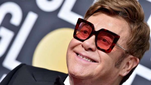 Elton John ajuda ex-noiva que abandonou há 50 anos(Imagem:Reprodução)