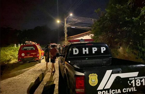  Corpo humano é encontrado enterrado na Zona Norte de Teresina.(Imagem:Vivianna Cruz/TV Clube )