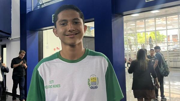 Thiago de Carvalho Silva, do Centro de Ensino de Tempo Integral (Ceti) Helv&iacute;dio Nunes.(Imagem:Amanda Costa)