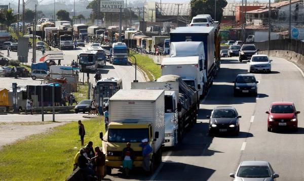 Caminhoneiros recebem auxílio com parcela dobrada.(Imagem:Thomaz Silva/Agência Brasil)