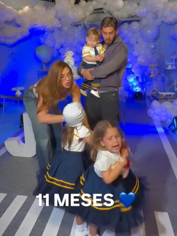Maria Alice e Maria Flor brigaram no mesversário do irmão.(Imagem:Reprodução/Instagram)