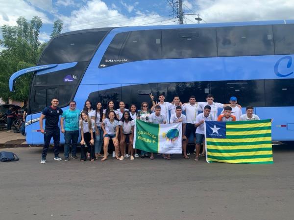 A Seduc garantiu a participação das escolas com o transporte (ônibus) até a cidade sede do evento e providenciou ajuda de custo aos alunos e professores.(Imagem:Divulgação)