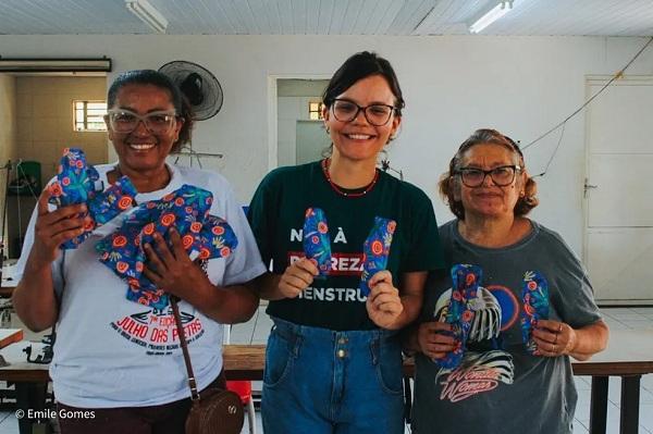 Projeto de combate à pobreza menstrual capacita mulheres para produção de absorventes ecológicos em Teresina.(Imagem:Emile Gomes/Reprodução)