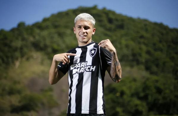  Diego Hernández com a camisa do Botafogo.(Imagem:Vitor Silva/Botafogo)