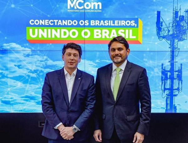 Victor Linhares ao lado do ex-ministro Juscelino Filho.(Imagem:Ascom)