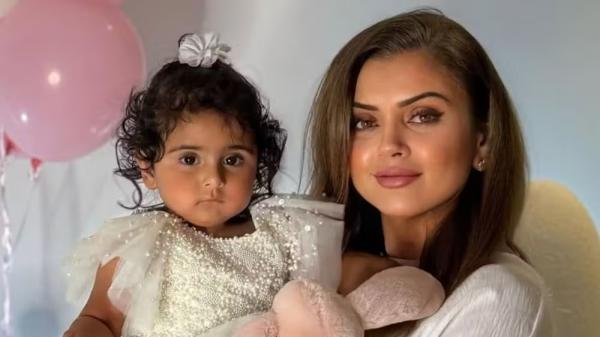 Sheikha Mahra com a filha no aniversário de um ano dela.(Imagem:Reprodução/Instagram)