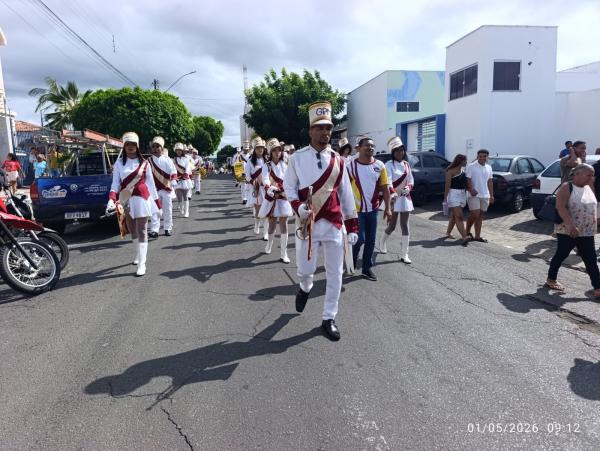  Gin&aacute;sio Primeiro de Maio celebra 69 anos com desfile c&iacute;vico e homenagens em Floriano.(Imagem:FlorianoNews)