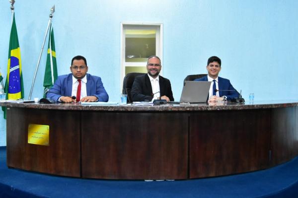 Vereadores aprovam projeto que muda horário das sessões na Câmara de Floriano.(Imagem:CMF)