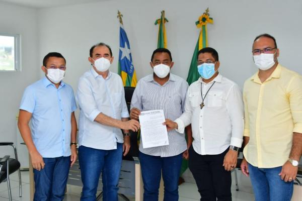 Prefeito Joel assina termo de cooperação técnica e beneficia a Catedral São Pedro de Alcântara(Imagem:Secom)