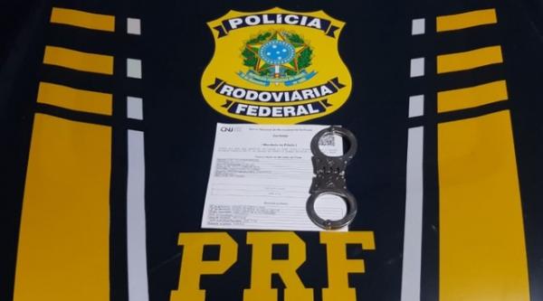 Homem condenado por estupro é preso na BR-135, na cidade de Cristalândia do Piauí.(Imagem:Divulgação PRF)