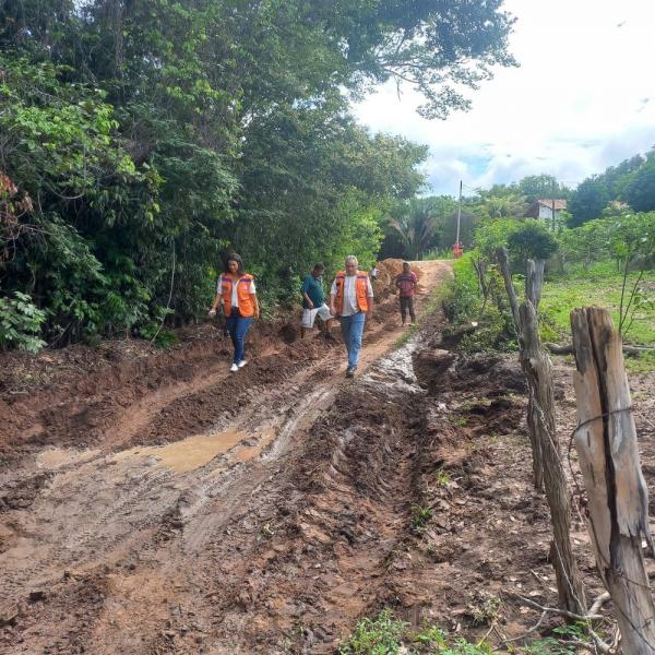 Defesa Civil atuou junto com técnicos da Prefeitura, da Secretaria do Meio Ambiente e Secretaria da Ação Social(Imagem:Divulgação)