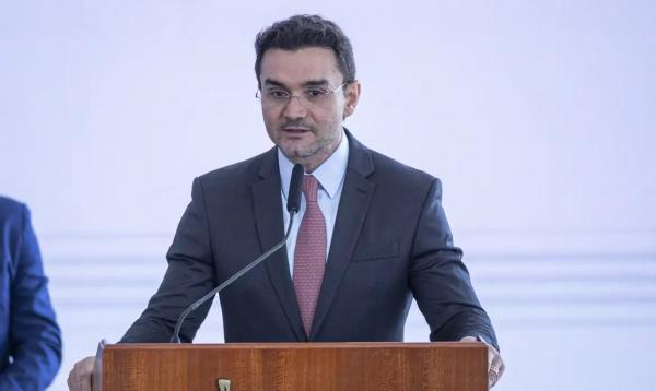 O novo Ministro do Turismo, Celso Sabino discursa na cerimônia de sua posse nesta quinta feira, no Palácio do Planalto.(Imagem:Joédson Alves/Agência Brasil)