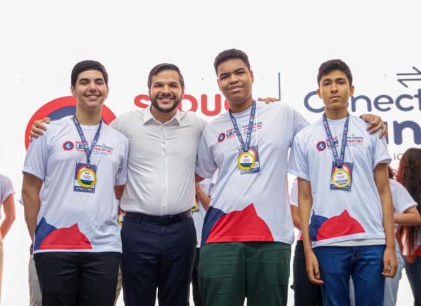 Finalistas da Seduc LEM 2025 celebram o desempenho no aprendizado de novos idiomas(Imagem:Divulgação)