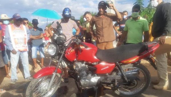 Um homem de 52 anos morreu após colisão entre duas motocicletas na BR 407, KM 466,4, no município de Jaicós. O motorista da outra motocicleta envolvida no acidente tem 20 anos teve(Imagem:Reprodução)