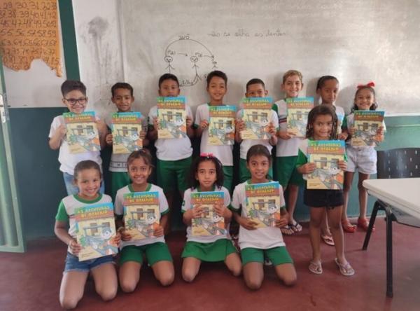 Os livros vão beneficiar estudantes do Ensino Fundamental e Médio, de 12 escolas estaduais do campo que fazem parte do projeto Viva o Semiárido.(Imagem:Divulgação)