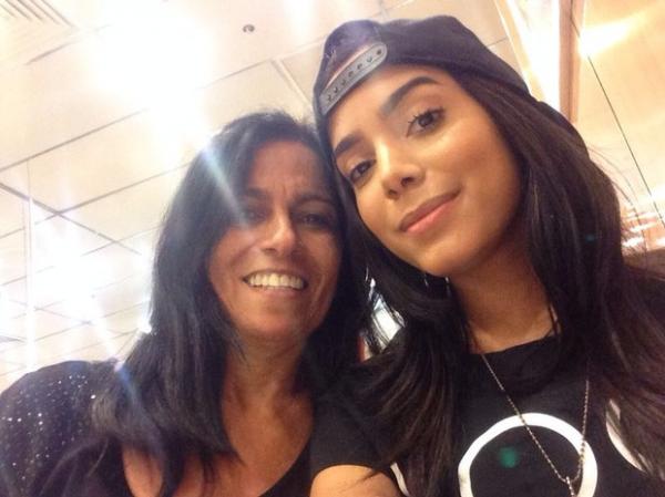 Anitta e a mãe, Miriam Macedo.(Imagem:Arquivo Pessoal)