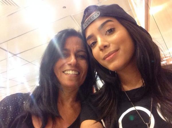 Anitta e a mãe, Miriam Macedo.(Imagem:Arquivo Pessoal)