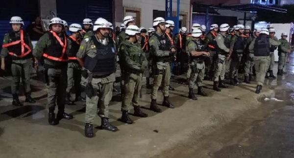 Polícia Militar de Floriano garante segurança durante o segundo arrastão do Carnaval.(Imagem:Reprodução/Instagram)