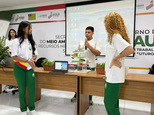Estudantes, professores e gestores participaram de um encontro que mostrou como a sustentabilidade pode ser vivida no cotidiano escolar.(Imagem:Ascom Semarh)