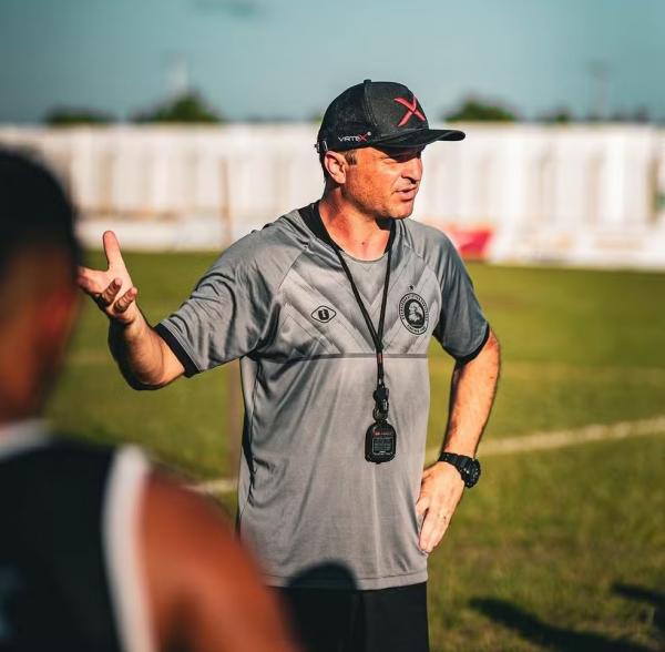 Fernando Agostini, técnico do Corisabbá.(Imagem:Reprodução/Instagram/Corisabbá)