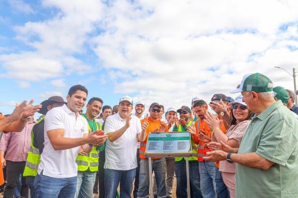 Rafael Fonteles inaugura PI-225 em conjunto de obras para Aroazes(Imagem:Divulgação/Governo do Piauí)